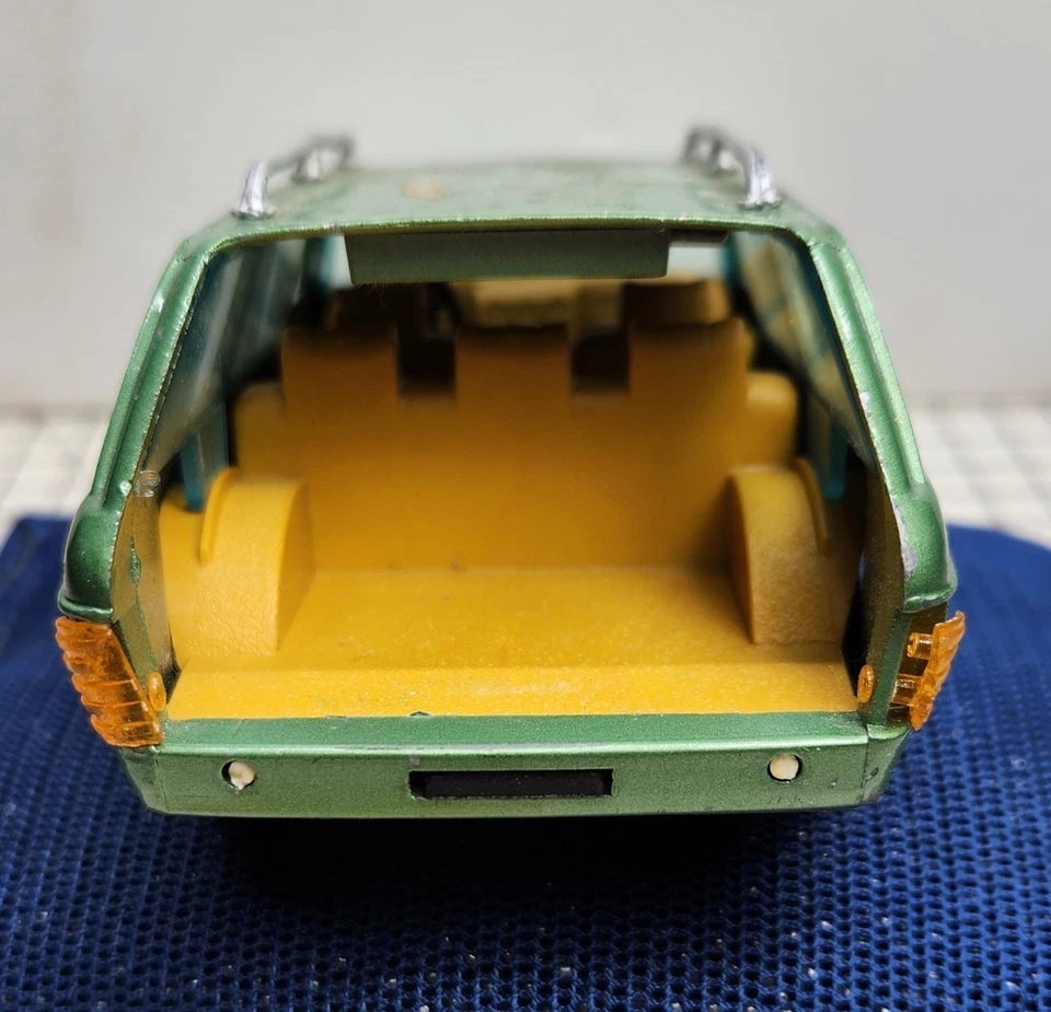 GAMA Mercedes-Benz 300 TD Turbo-Diesel Escala 1/26 Piezas Coche dañadas o faltantes Foto 2 de 4