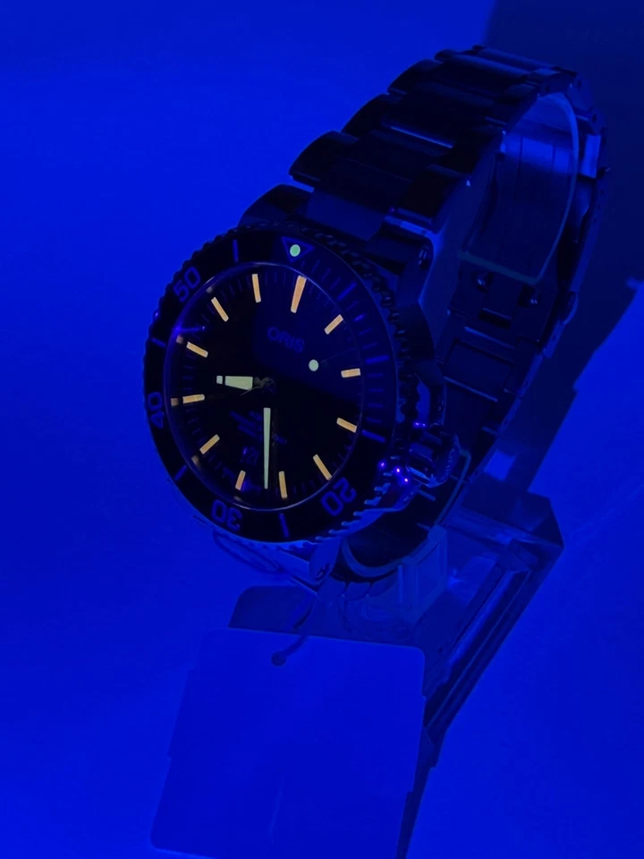 Oris Aquis relógio automático data 43,5 mm - 01-733-7730-4159-07-8-24-05PEB - Imagem 2 de 4