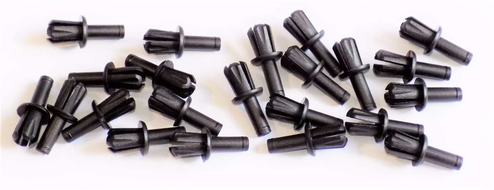 22 NEW ROCKER TRIM CLIPS Land Rover Discovery Range Classic RRC DOOR ...
