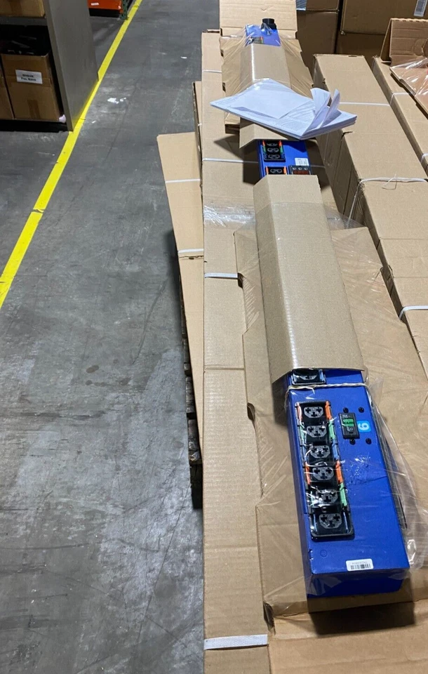 Vertiv Rack PDU-In/Out Monitored-Switched-[24xC13][6xC19] - L15-30P UI30028-B - Image 3 of 4