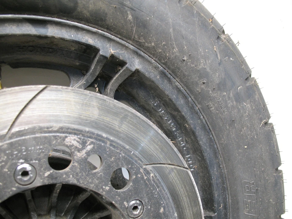 1983 HONDA VF1100 VF 1100 REAR WHEEL AND ROTOR  - Image 3 of 4