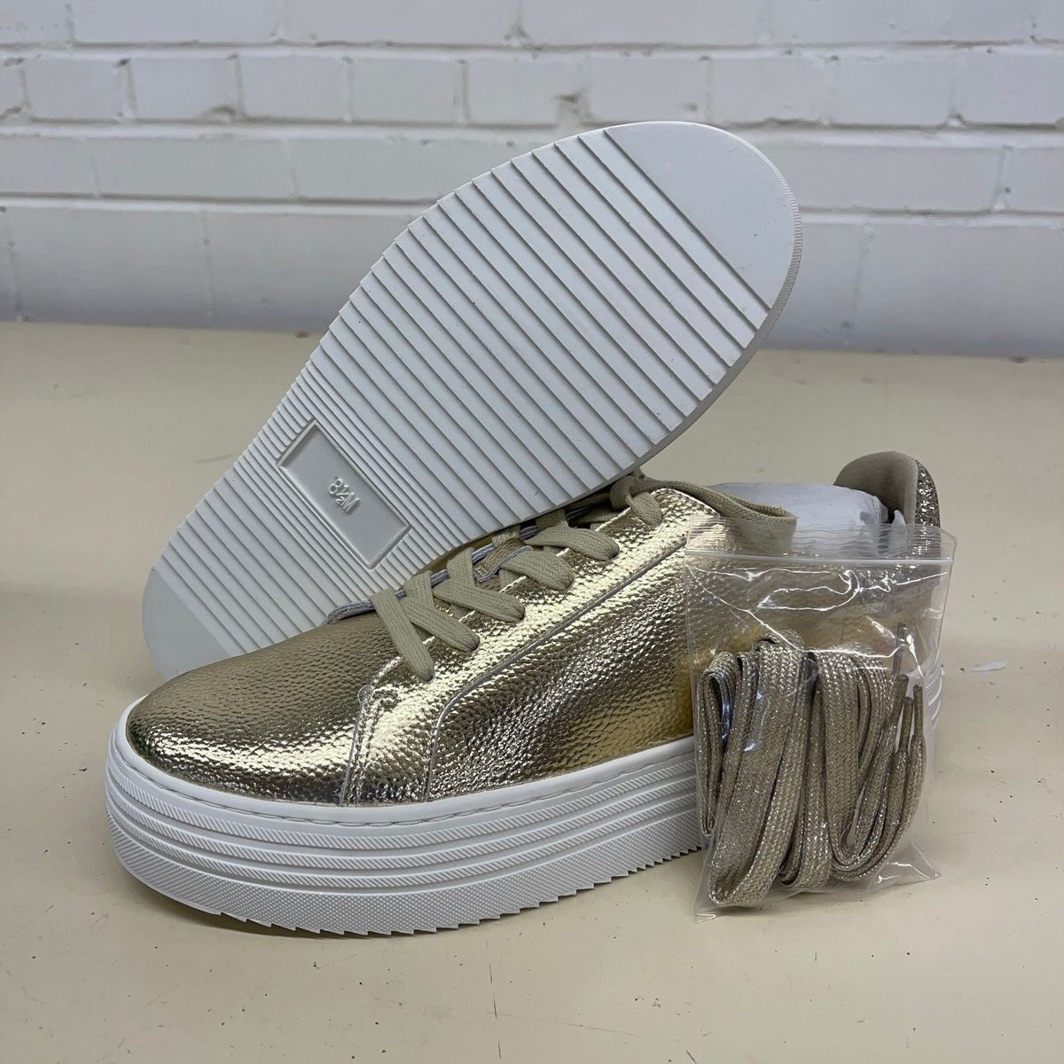 JOY Performance Comfort Leather Sneaker Women's Size Gold