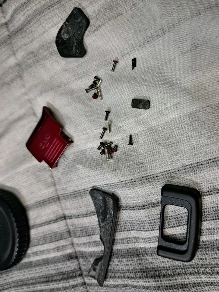 Nikon D5300 24MP DSLR Red Camera Body & Strap PARTS ONLY AS IS READ DESCRIPTION  - Image 2 of 4