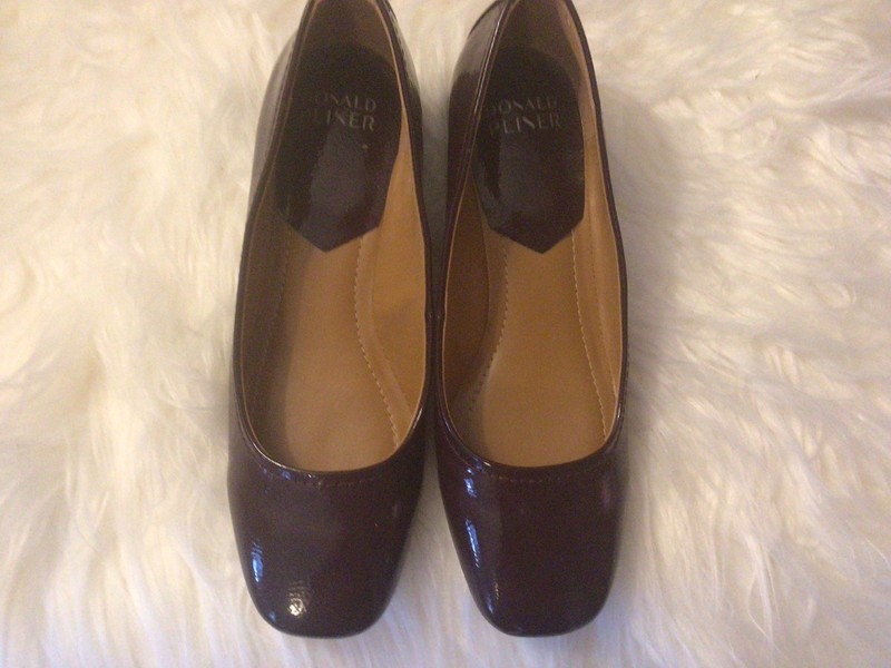Donald Pliner Ryaci Pumps Size 7.5 MSquare Toe Red Burgundy Patent Leather Shoes