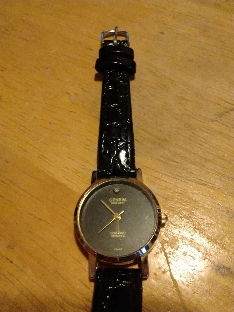 Vintage geneva diamond clearance quartz watch