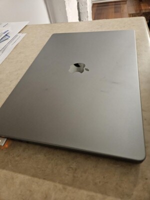 Apple MacBook Pro 16.2'' 512GB SSD 16GB M1 Pro Laptop MK183LL/A Gray