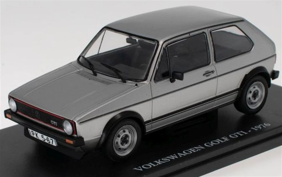 Volkswagen Golf GTI 1976 Silver 1:24 Scale Diecast New in Clear Display Case - Image 3 of 4