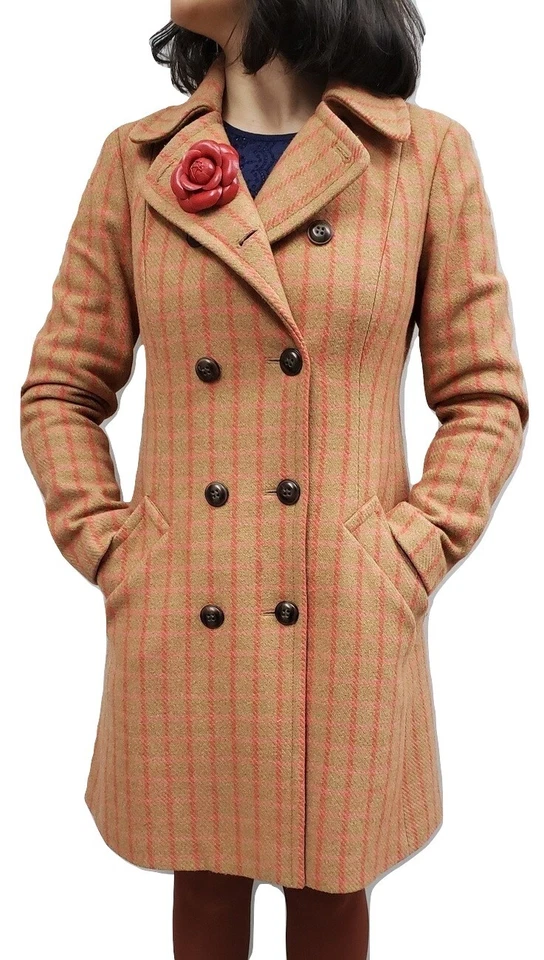 Брошь на булавке M&S Schmalberg 2,75 дюйма из натуральной кожи с красной камелией - Изображение 3 из 4