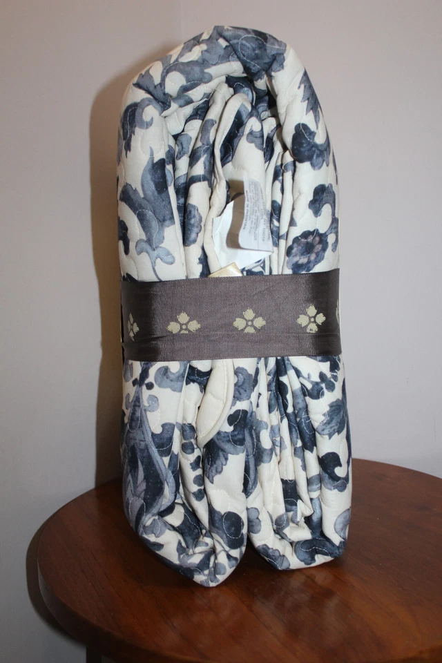 PATRICIA NASH RENAISSANCE REVIVAL QUILT SET w/ 2 SHAMS BLUE & CREAM QUEEN SIZE - Image 3 of 4