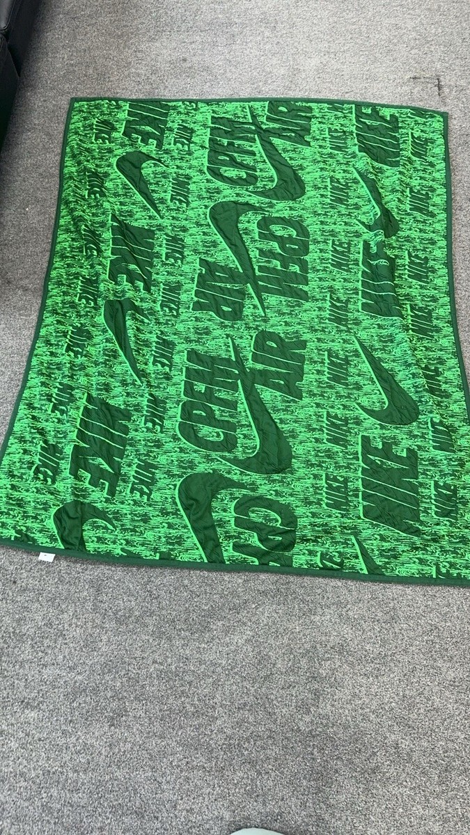 CPFM Nike グラフィック ブランケットFW22 Grass Green ✓🔥Nike x Cactus Plant Flea Market Graphic Blanket Grass