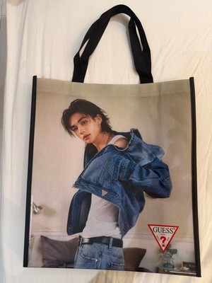 y*☆様 【韓国ポップアップ限定】GUESS トートバッグ フォトブ スキズ ヒ Guess STRAY KIDS HYUNJIN KOREA POP-UP Lookbook Tarpaulin Bag Denim