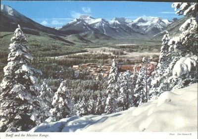 BANFF AND THE MASSIVE RIDGE, Alberta, Kanada - Vintage Postkarte