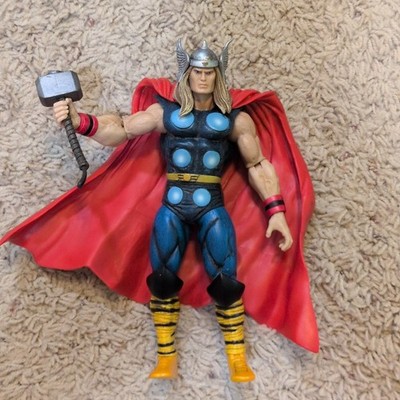 Marvel Thor 7'' Action Figure with Hammer Accessory and Red Cape