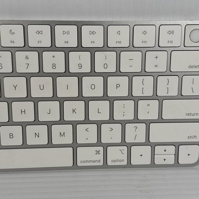 Apple Magic Keyboard with Touch ID and USB-C (A3118) - Excellent