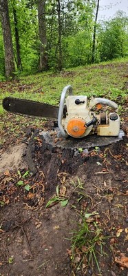 Vintage Poulan  31 Chainsaw. sand-cast poulan logging saw. Starts and runs