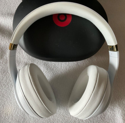 Beats Studio3 ANC Over-Ear Wireless Headphones - White Weiß