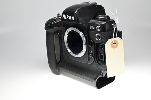 Nikon D1X 5.3MP Digital SLR Camera Body #G031 - Picture 3 of 6
