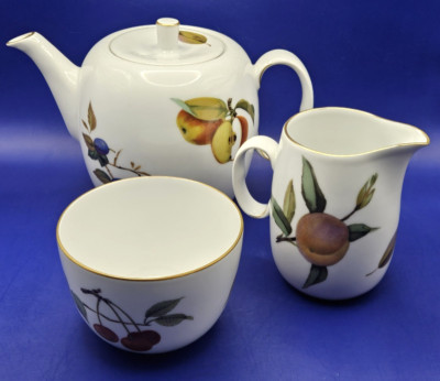 Vintage Royal Worcester EVESHAM GOLD Teekanne, Milchkännchen und Zuckerdose wunderschön