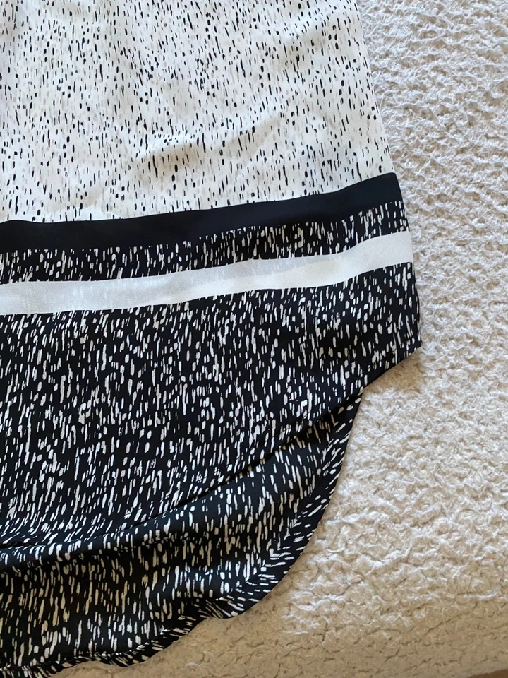 Simply Vera Vera Wang Women Spotted Short Sleeve V-Neck Blouse Multicolor Size S Foto 2 de 4