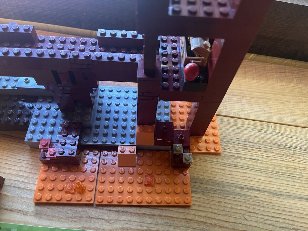 lego minecraft nether fortress 21122 set 100% COMPLETE with