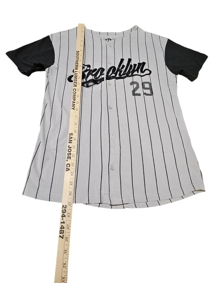 Camiseta de béisbol LR SCOOP Brooklin rayas y botones (falta un botón) Foto 4 de 4