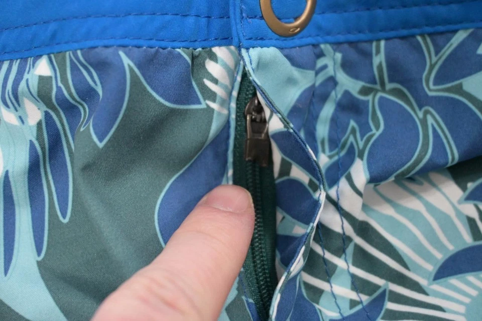 Oakley Board Shorts Floral Performance Swim Wear Womens Size 6 - Image 4 of 4