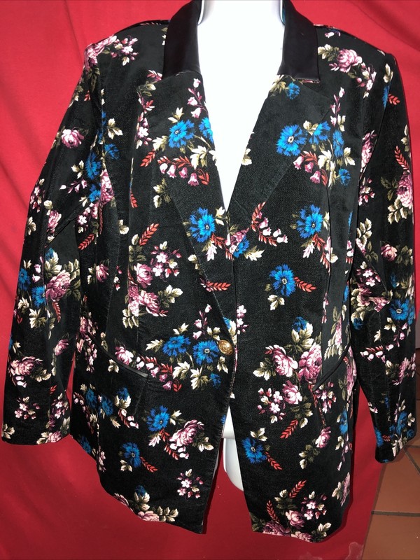 NWT  Lane bryant black blue floral  Cozy plus single button blazer jacket Sz 20