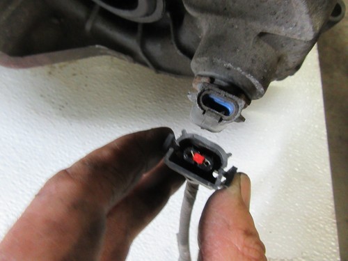 WIRE PLUG CONNECTOR OFF AUTOMATIC TRANSMISSION AUTO SENSOR SIGNAL SENDER 4WD - Picture 3 of 5