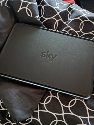 Sky Q TV-Receiver Sat-Top-Box Schwarz HDMI USB WLAN Chipkartensteckplatz