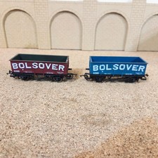 HORNBY RAILWAYS OO GAUGE R136  BOLSOVER WAGONS X 2   FREE POST