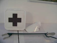 Artículos de salud, calzado y medias, botiquín de primeros auxilios