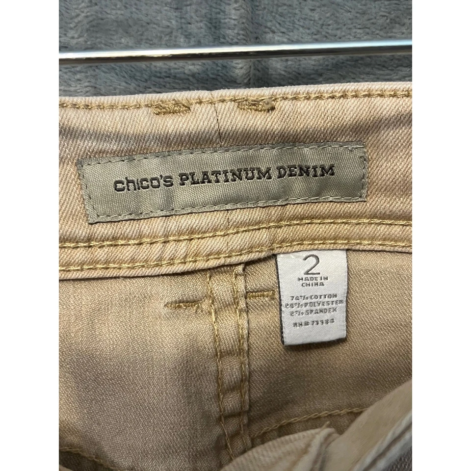 Pantalones capri de mezclilla Chico's platino talla 2, corte con puños elásticos tostados, 23 entrepiernas Foto 4 de 4