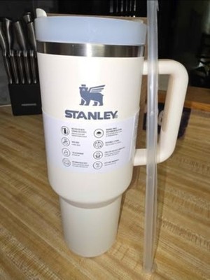 Stanley Quencher H2.0 Cream 40 oz Insulated Tumbler With Handle & Lid