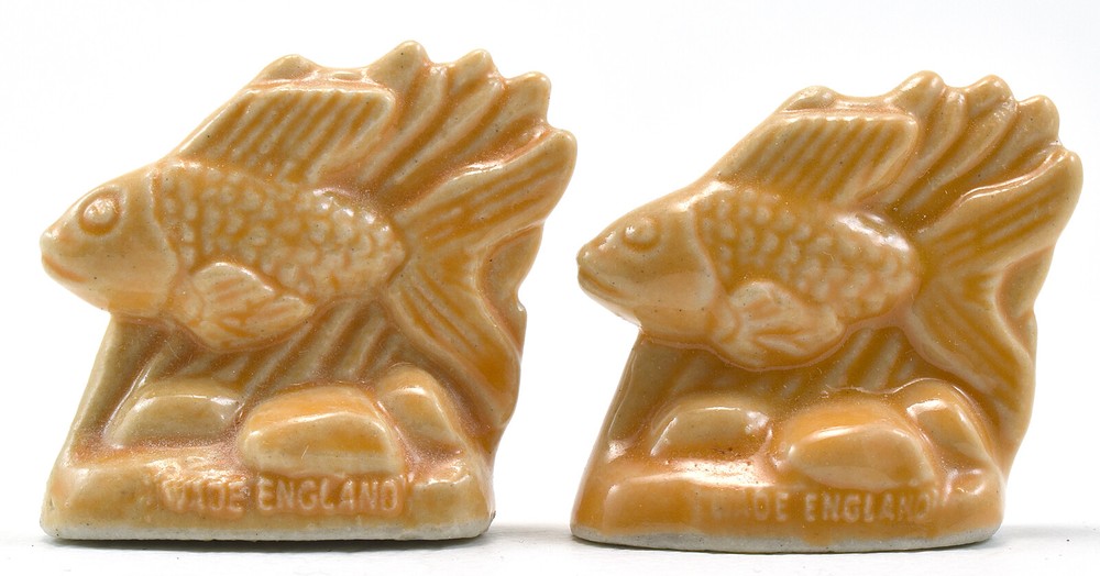 WADE TROPICAL FISH 2 VARIATIONS, RED ROSE TEA, 2006 PET SHOP