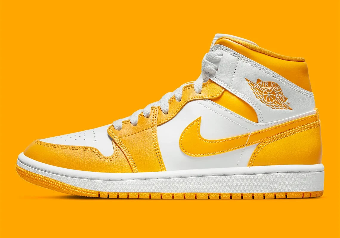 Женские кроссовки Nike Air Jordan 1 Mid White University Gold BQ6472-117 Новые