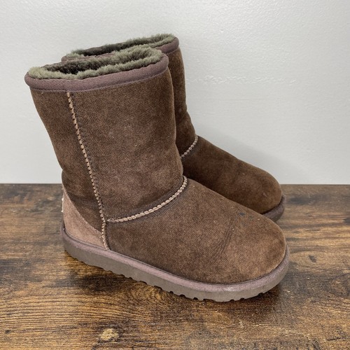 UGG Australia Boots Classic Medium 