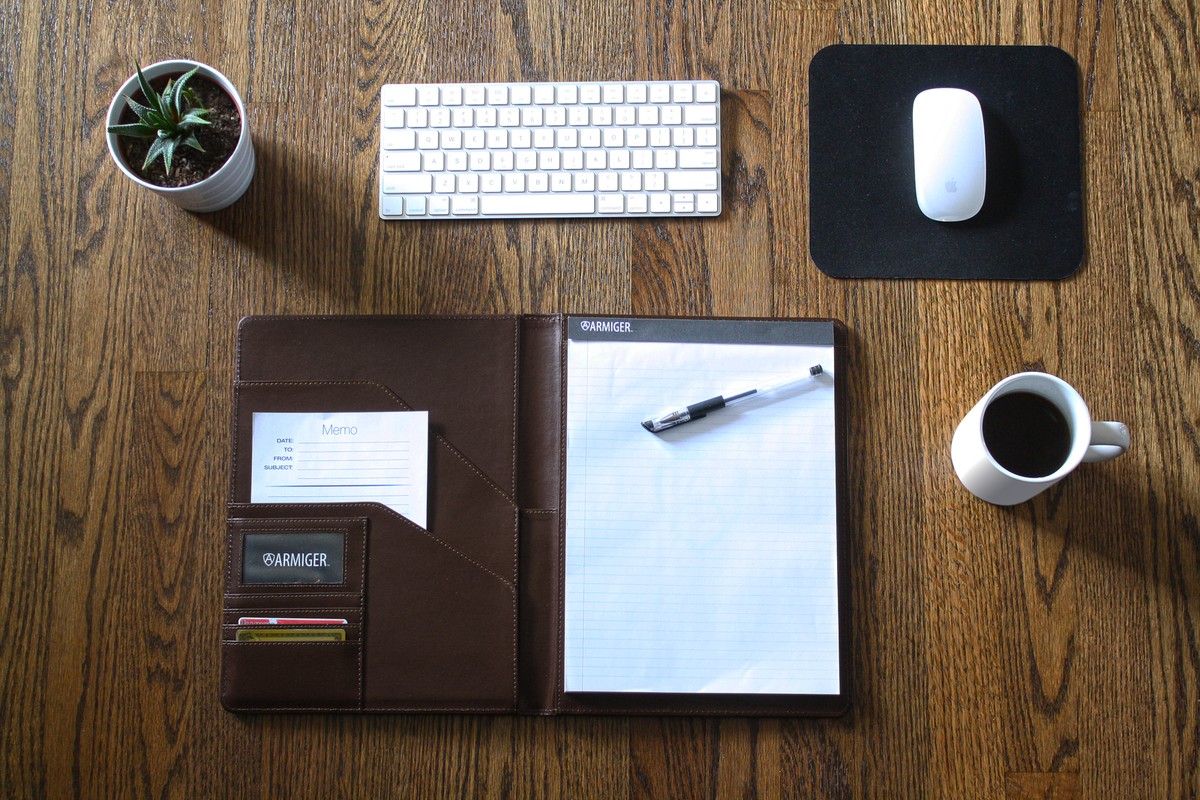 Armiger Executive Padfolio – Chestnut Brown Bonded Leather, Includes Notepad