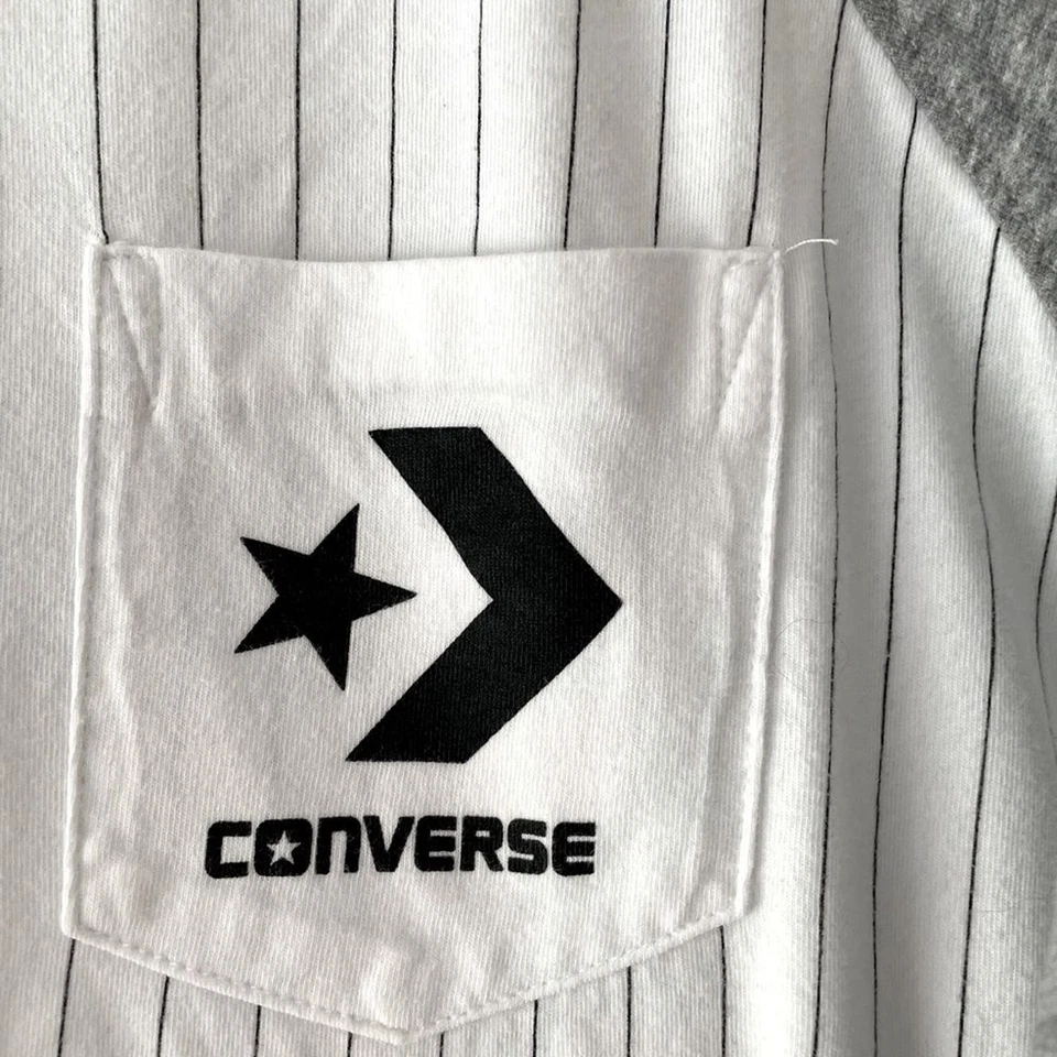 Camiseta Converse Rayas Gris y Blanco Béisbol Bolsillo - Talla XS UNISEX Foto 3 de 4