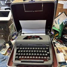 Royal Quiet DeLuxe Typewriter 1949 w/Case *Vintage thumbnail