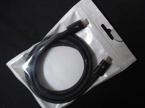 New Genuine OEM Apple Thunderbolt 4 USB-C Pro Cable 1m Black A2804 MU883AM/A
