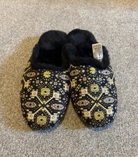 Lady’s winter/indoor slippers in size 4. New without tags