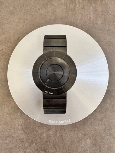 ISSEY MIYAKE TO Tio Yoshioka Tokujin Black Quartz Watch Men's Battery New