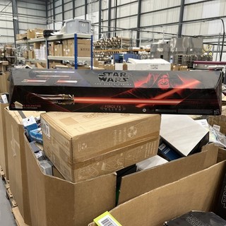 Hasbro Star Wars Emperor Palpatine Black Series Lightsaber with Force Fx Elite