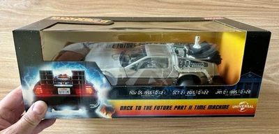 RETOUR VERS LE FUTUR II - Back to the Future 2 - Réplique DELOREAN 1/18 Sunstar - Photo 1/4