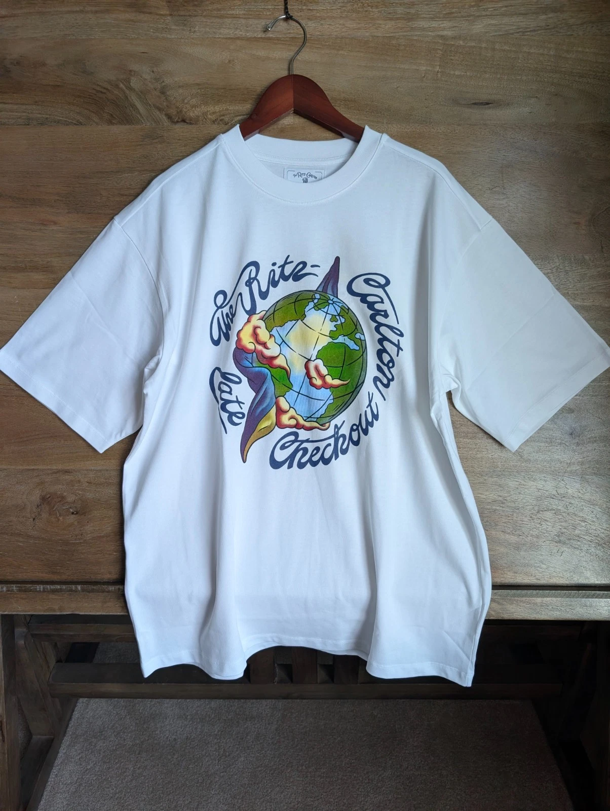 NWT The Ritz-Carlton Late Checkout Globe T-Shirt Mens XL White Graphic Crew Neck
Opens in a new wind