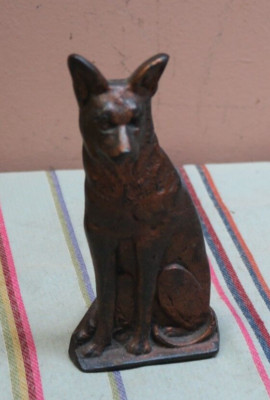 Vintage German Shepherd Cast Iron Dog Doorstop 6'' Tall Figurine Statuette 