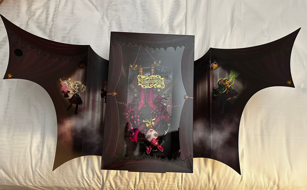 MONSTER HIGH SDCC 2023 DRACULAURA FREAK DU CHIC COLLECTOR MONSTER HIGH SDCC 2023 DRACULAURA FREAK DU CHIC COLLECTOR