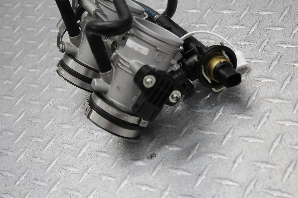 2010 BMW F800GS MAIN FUEL INJECTORS / THROTTLE BODIES - Imagem 4 de 4