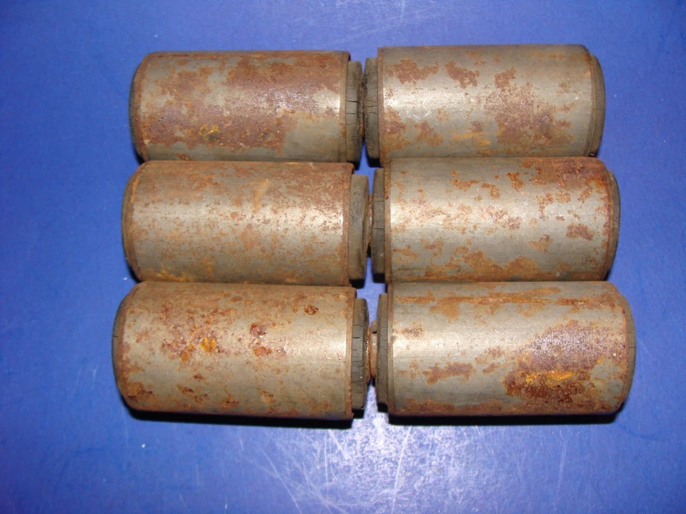 Par de bujes de resorte trasero Studebaker (2) parte #1539484 para Studebaker 56-66 Nuevo de Lote Antiguo Foto 2 de 4