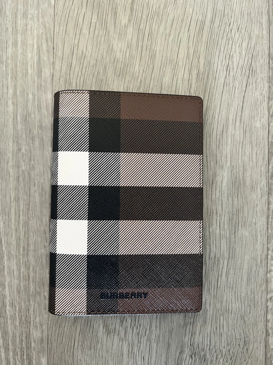 Burberry passport cover 2025